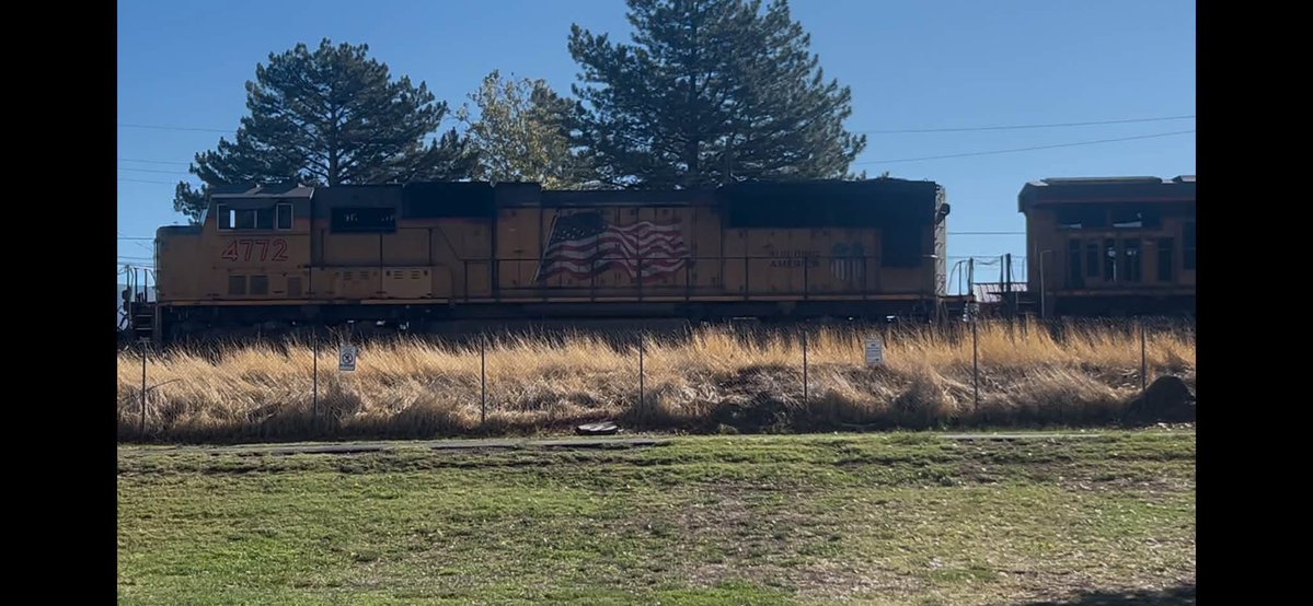 KenKent6yk's tweet photo. UP SD70M’s 4028 4789  4357  4772 https://t.co/vsmOE9zUr0