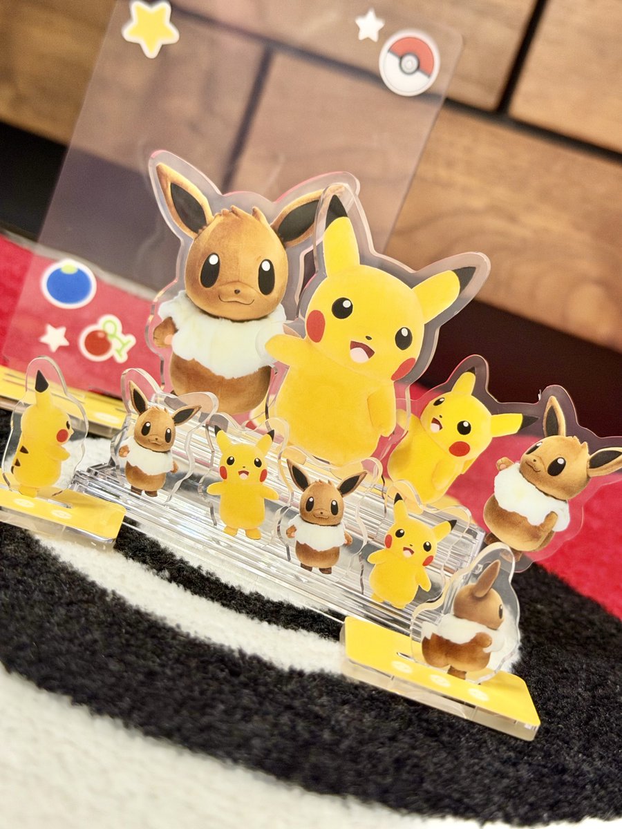 hinopika's tweet photo. ポケセンのアクリルフレームカレンダー！！
ピカチュウ達の実写アクスタずっと待ってた😭🙏

カレンダーもグリーティングで出会えるポケモン達がいっぱいで可愛すぎる💛🤎⟡.· https://t.co/1Zgo5oTWIJ