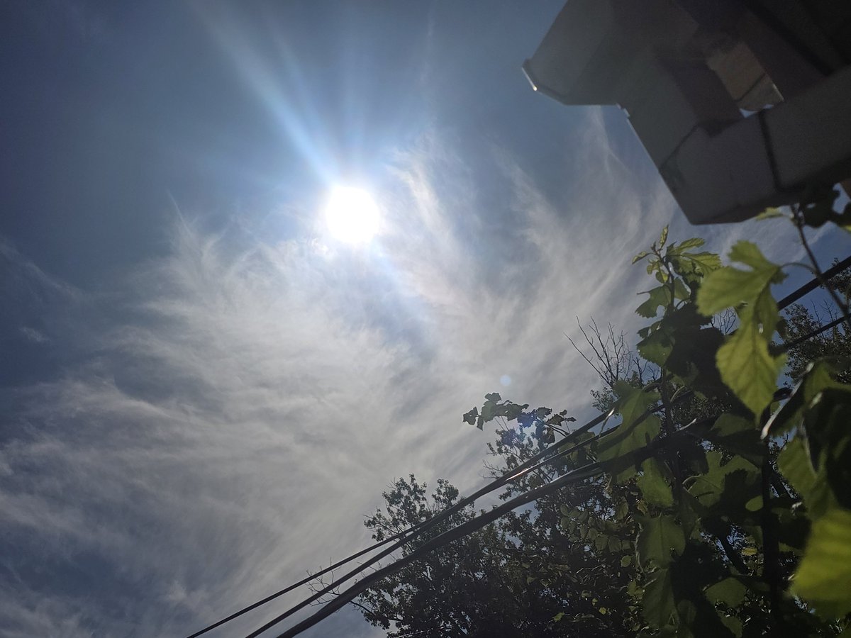 jesseRoss597206's tweet photo. Interesting method of dimming the solar simulator today. Detroit. #srm #zeroconsent #heavymetals #artificialsun #bluelight https://t.co/VDuzeBRvrF