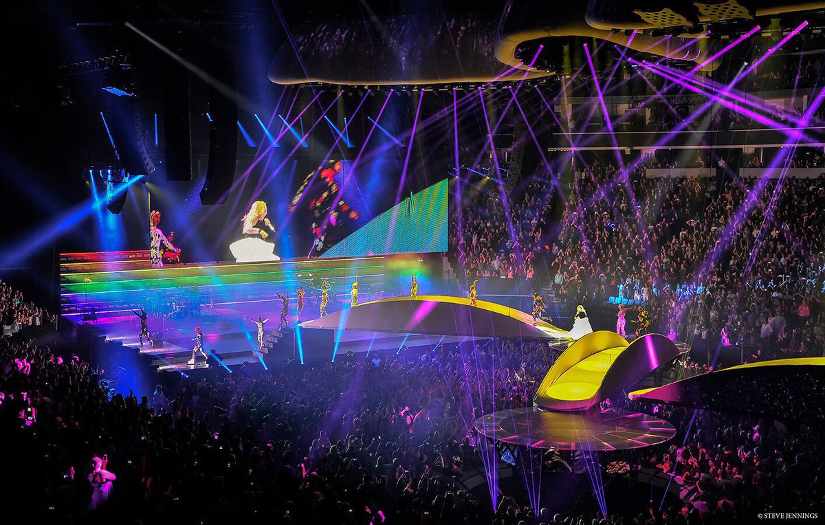 infogagabr's tweet photo. Joanne World Tour, 2017 https://t.co/q5YOS7aSVs