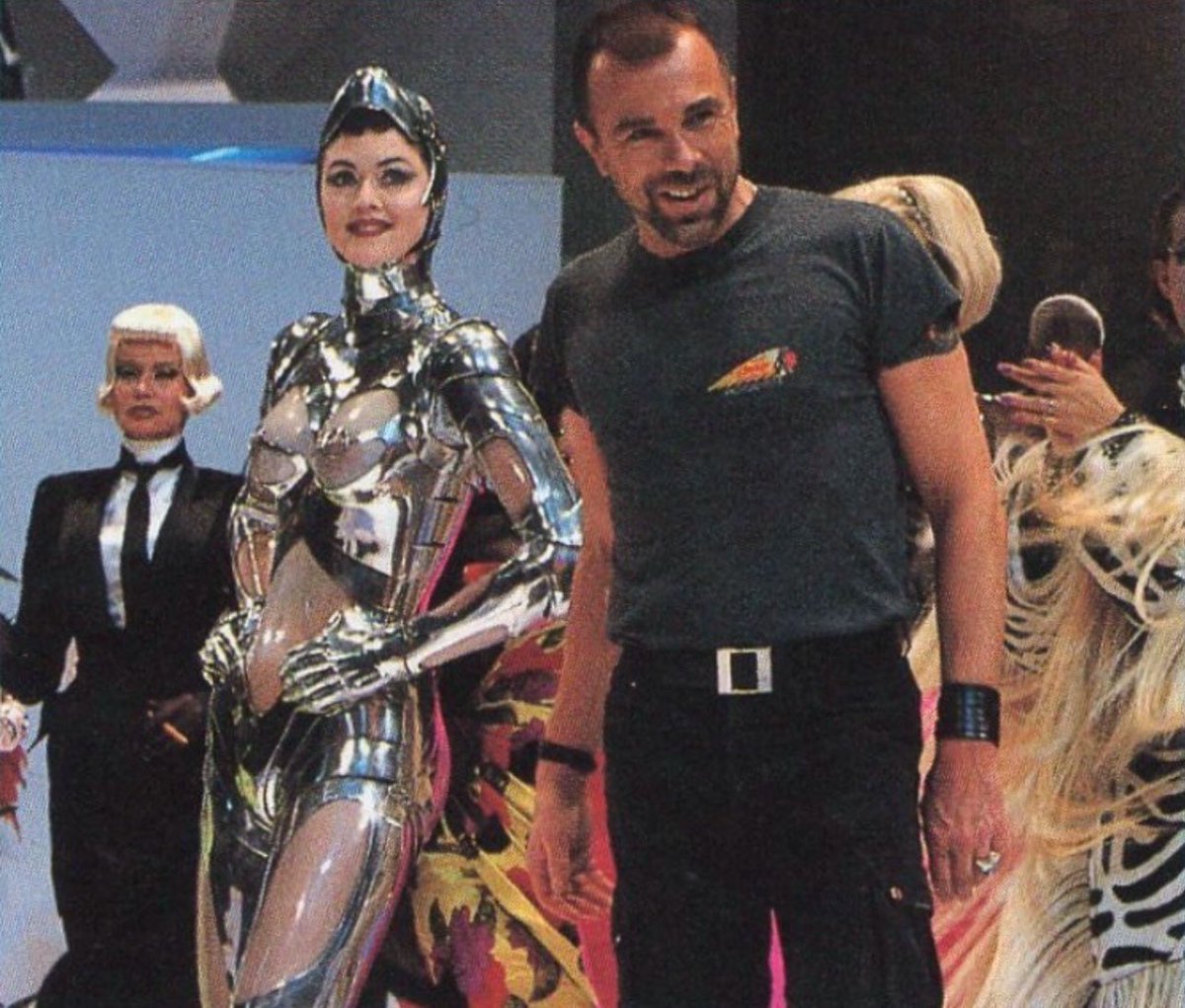 saintdoII's tweet photo. the only robots allowed on the runway https://t.co/3dDJ7vtOxN