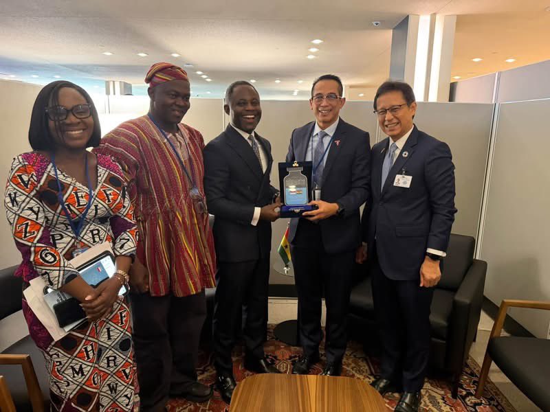 AkandohS's tweet photo. Hon. Kwabena Mintah Akandoh @KMAkandoh is pushing Ghana toward local vaccine production through strategic partnerships with Indonesia. This is how we build a stronger, more self-reliant healthcare system. 🇬🇭💪
#UNGA81 #AccraReset #ResettingGhana https://t.co/cxXzbfkk6F