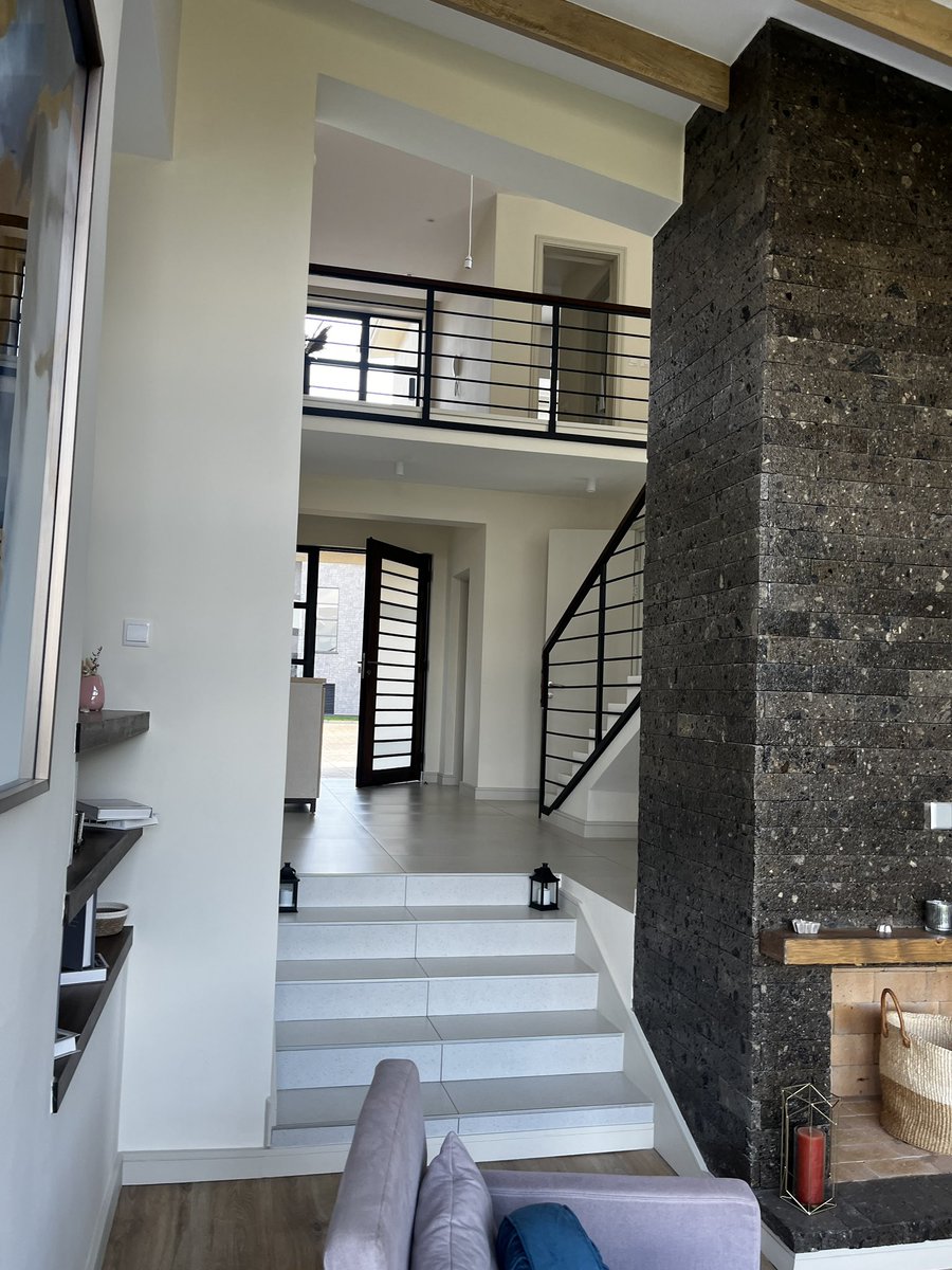 AngelofVerdant's tweet photo. Today I went to check out houses I cannot afford to get motivated😭 https://t.co/qRXMQlG47T