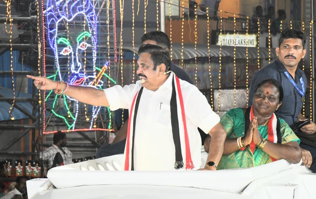 AIADMKOfficial's tweet photo. மாண்புமிகு கழகப் பொதுச் செயலாளர் புரட்சித் தமிழர் திரு. @EPSTamilNadu அவர்கள்,

#மதுராந்தகம் தொகுதி #எலப்பாக்கம் பகுதியில் கழக வெற்றி வேட்பாளர் திருமதி. கணிதா சம்பத் அவர்களுக்கு “இரட்டை இலை” சின்னத்தில் வாக்கு சேகரித்தார்கள்.

#வெல்லட்டும்_இரட்டைஇலை 🌱
#AIADMK #Madurantakam #ByeElections