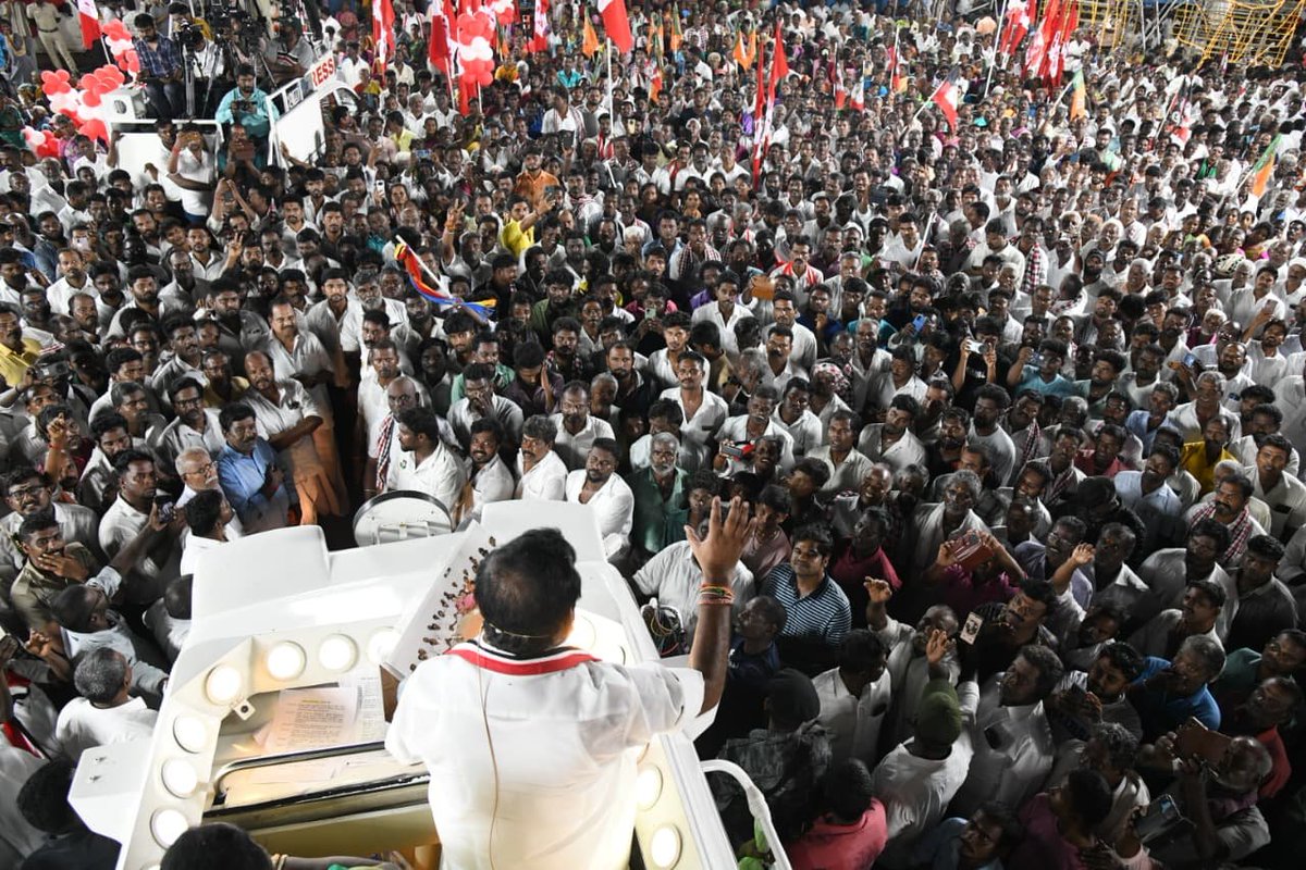 AIADMKOfficial's tweet photo. மாண்புமிகு கழகப் பொதுச் செயலாளர் புரட்சித் தமிழர் திரு. @EPSTamilNadu அவர்கள்,

#மதுராந்தகம் தொகுதி #எலப்பாக்கம் பகுதியில் கழக வெற்றி வேட்பாளர் திருமதி. கணிதா சம்பத் அவர்களுக்கு “இரட்டை இலை” சின்னத்தில் வாக்கு சேகரித்தார்கள்.

#வெல்லட்டும்_இரட்டைஇலை 🌱
#AIADMK #Madurantakam #ByeElections