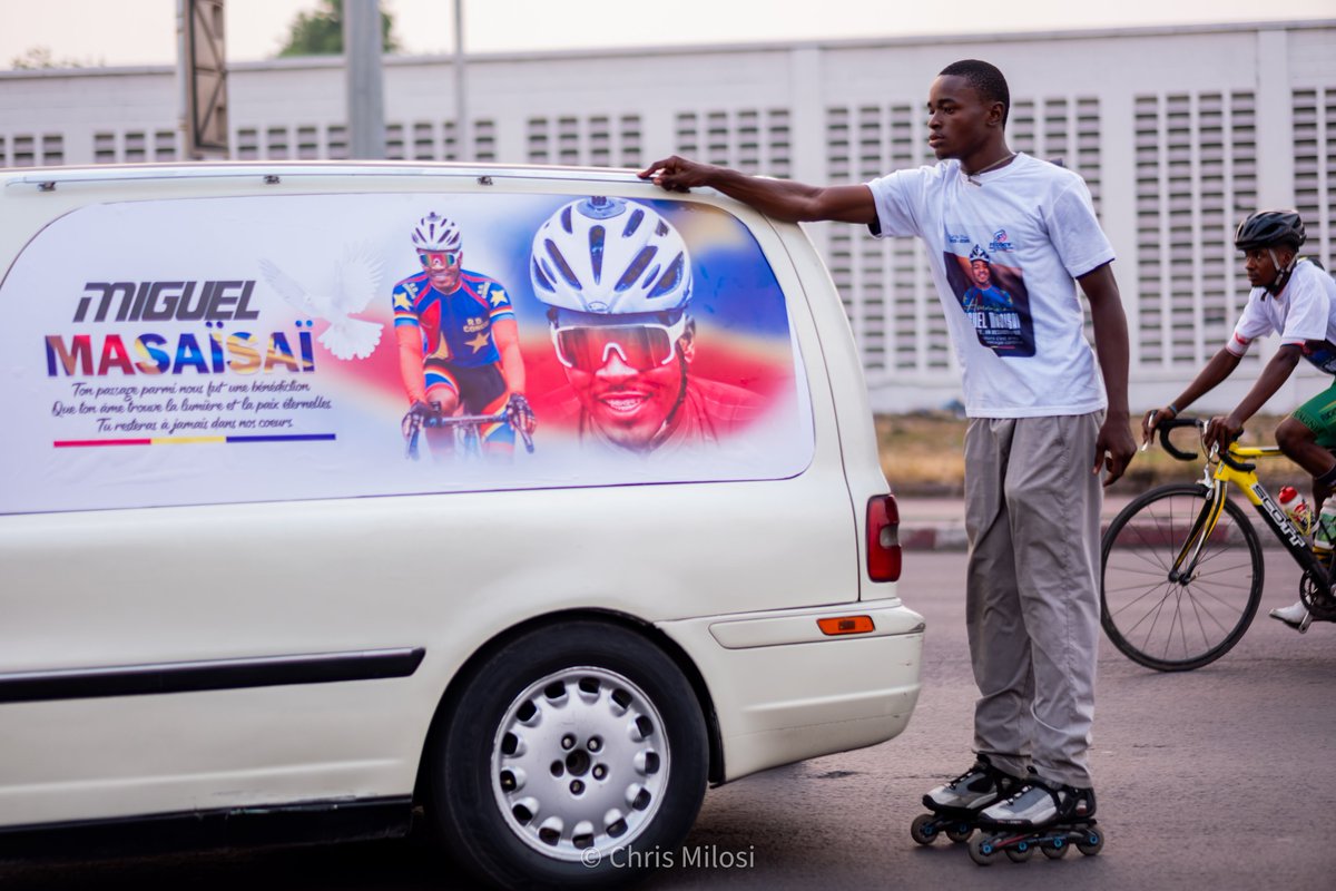 chrismille4's tweet photo. Kinshasa mourns Miguel Masaisai ("Pedal for Peace"). Emotional arrival of the hearse escorted by cyclists. 🕊️🚴‍♂️
​📸 Fujifilm X-H2S / XF 56mm
​#MiguelMasaisai #Kinshasa #DRC #Fujifilm #drcphotograph #٢٠٣٠_بلا_نقاب @FujifilmEMEA  @FujifilmEMEA @CongoDebout7 #Actualité https://t.co/4DCXkMglBb