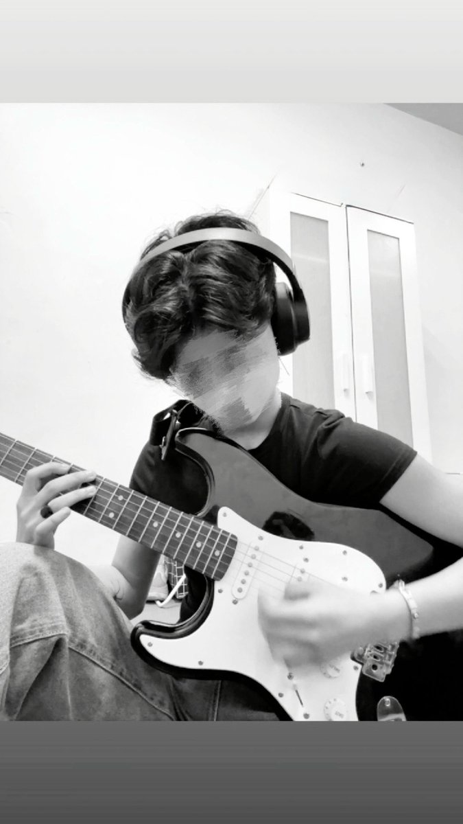lc0o_0's tweet photo. 🎸 https://t.co/VL8VoYuG3X