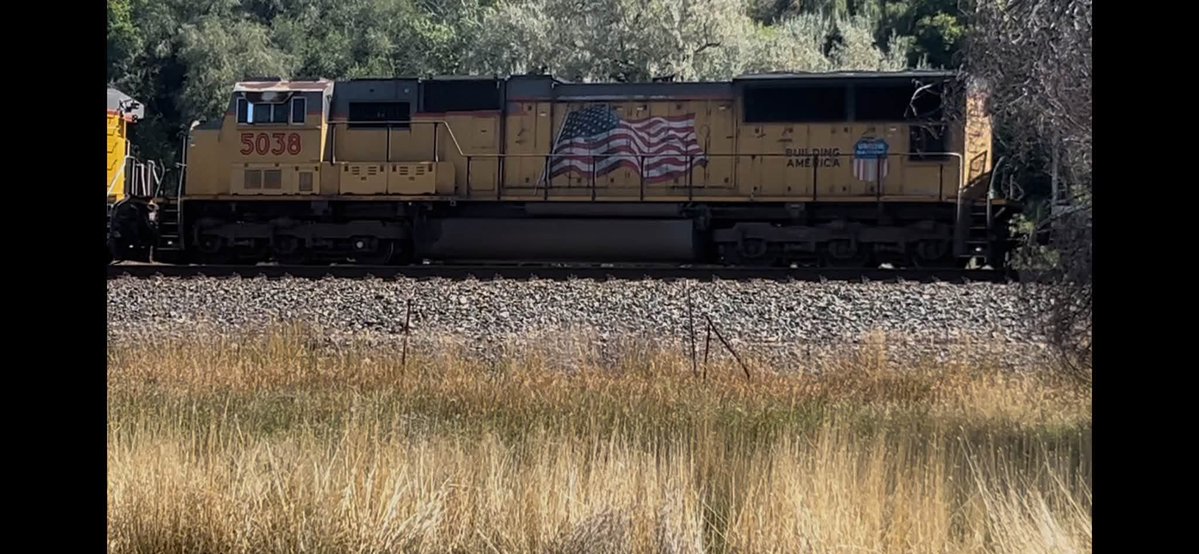 KenKent6yk's tweet photo. UP SD70M’s  5038  3961 4004 &amp; 3932 https://t.co/YjG3Q6TLUc
