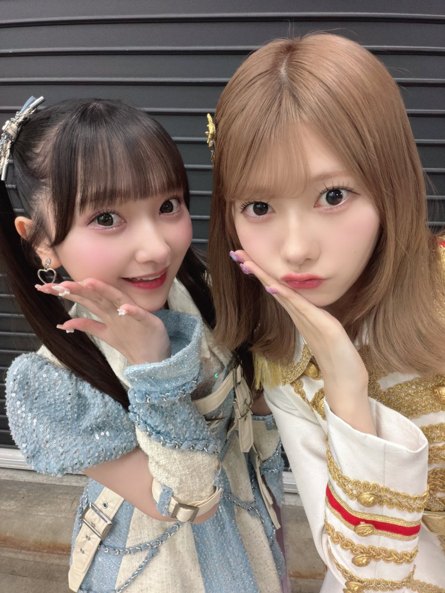 erii_20031027's tweet photo. #AKBサンコンコン 2公演
ありがとうございました！✊🏻

初めてステージ上で新聞紙を浴びた
お昼公演の ｢キリギリス人｣

ずっと最後の シュッ！！！をやってみたかった
夜公演の ｢胡桃とダイアローグ｣

みんなの個性が詰まっていて
とても楽しかったーー！✊🏻

明日で最後なの信じたくない。😭 https://t.co/rSKWLAp35s