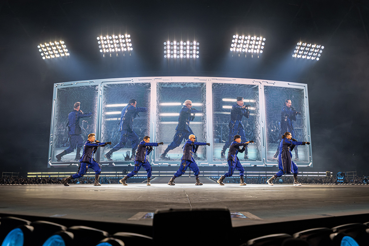 Ent_Focus's tweet photo. Backstreet Boys kick-off 10-night ‘Into the Millennium – Homecoming: Live in Germany’ residency – see the set list https://t.co/xgYNj88UoE #BackstreetBoys https://t.co/BojQjqRXkC