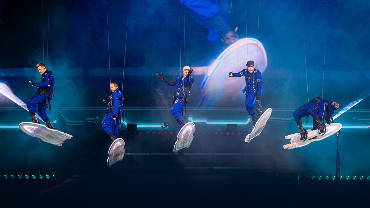 Ent_Focus's tweet photo. Backstreet Boys kick-off 10-night ‘Into the Millennium – Homecoming: Live in Germany’ residency – see the set list https://t.co/xgYNj88UoE #BackstreetBoys https://t.co/BojQjqRXkC