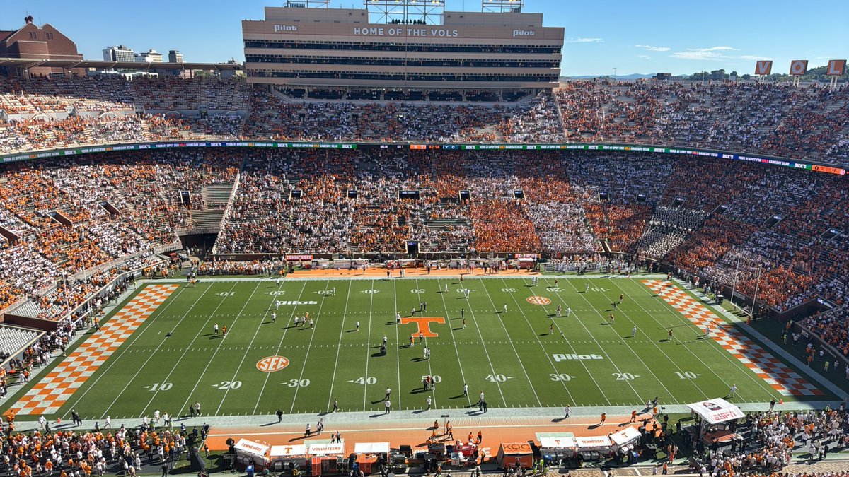 AustinPriceless's tweet photo. You don’t have to worry about this being a madhouse at kickoff! Vol Nation is ready…. https://t.co/ff6dXexOfA