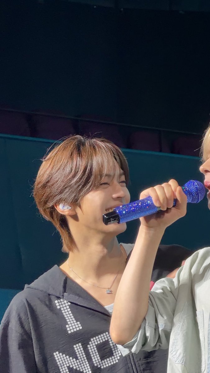 ybabhdk's tweet photo. 늑댕 누가 아가인지 몰르게씀 막내 보는 표정이 너무 아기보듯이 보잖아 ㅜㅜ 내초코칩 내뚱카롱 넘 이뻐 어떡해 늑댕 영원하길 ........... https://t.co/ITKmOIh3xg