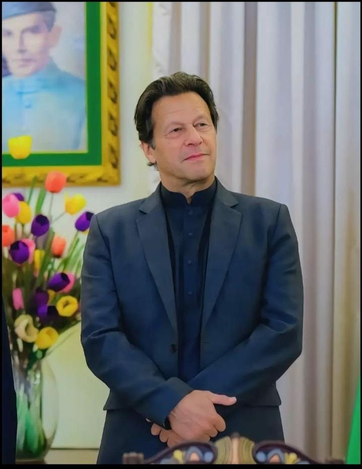 fanpk12's tweet photo. #آخری_فیصلہ_آزادی_یاشہادت
عوامی مسائل پر گفتگو معاشرے کی ضرورت ہے۔
ہر شہری کو اپنی بات رکھنے کا حق حاصل ہے۔
دوسروں کی رائے سننا بھی اسی حق کا حصہ ہے۔
اختلاف کو پُرامن اور آئینی حدود میں رکھنا چاہیے۔
قانون سب کے لیے یکساں اہمیت رکھتا ہے۔
مکالمے کے ذریعے غلط فہمیوں کو کم کیا جا سکتا ہے۔
ذمہ دار سیاسی رویہ معاشرتی استحکام میں مدد دیتا ہے۔
شہری آزادیوں کے ساتھ شہری ذمہ داریاں بھی ضروری ہیں۔
ہر فیصلہ مستند معلومات اور شعوری غور کے بعد ہونا چاہیے۔