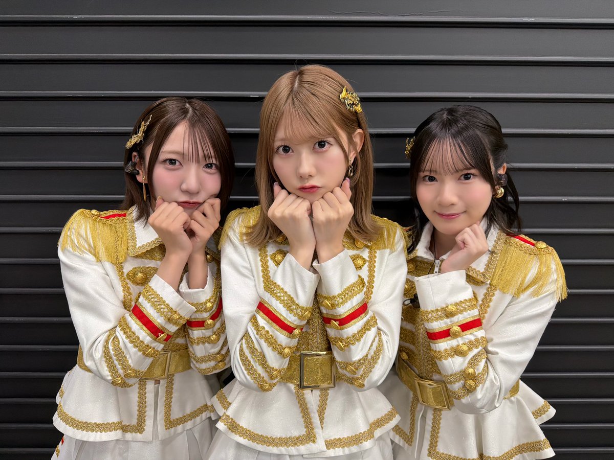 erii_20031027's tweet photo. #AKBサンコンコン 2公演
ありがとうございました！✊🏻

初めてステージ上で新聞紙を浴びた
お昼公演の ｢キリギリス人｣

ずっと最後の シュッ！！！をやってみたかった
夜公演の ｢胡桃とダイアローグ｣

みんなの個性が詰まっていて
とても楽しかったーー！✊🏻

明日で最後なの信じたくない。😭 https://t.co/rSKWLAp35s