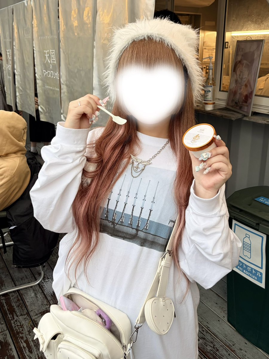 literary_heaven's tweet photo. 喫茶文藝やっとお邪魔できて本当に嬉しかった(;_;)新作のローズサテンいただきました！薔薇をこんなにも美味しくできる喫茶文藝天才です𐄑𐅁̂ ⩊፟ ̂𐅀𐄑口どけが本当に良かった！インストライブの時の桜と薔薇のパウンドケーキも美味しかった🌸楽しい推し活をありがとうございます🎀 https://t.co/wriUuyjcTz
