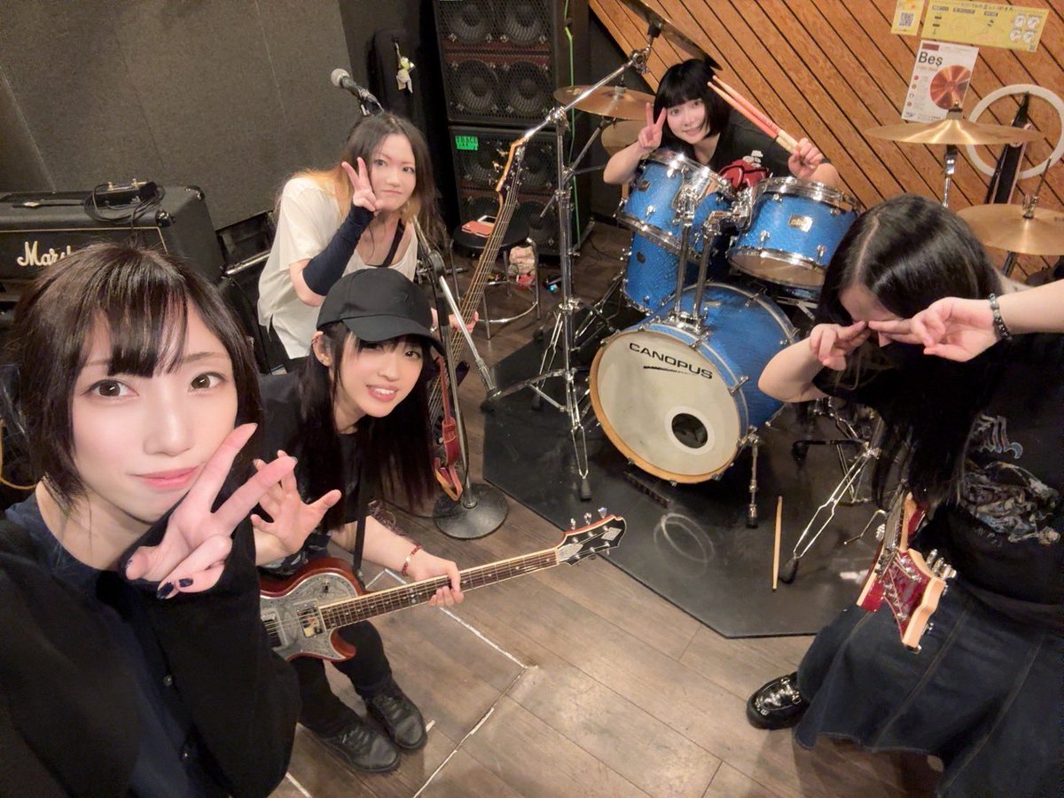 123drum123's tweet photo. なんかやろうリハでした🥁✨️
え、めっちゃ楽しかった🤪🤪🤪
このメンバーでよかった❣️
まだライブしてないのに
またやろうねって話してた😋
当日もめっちゃ楽しみぃぃい🫶🏻❤️‍🔥 https://t.co/Y7wBYfdIO0