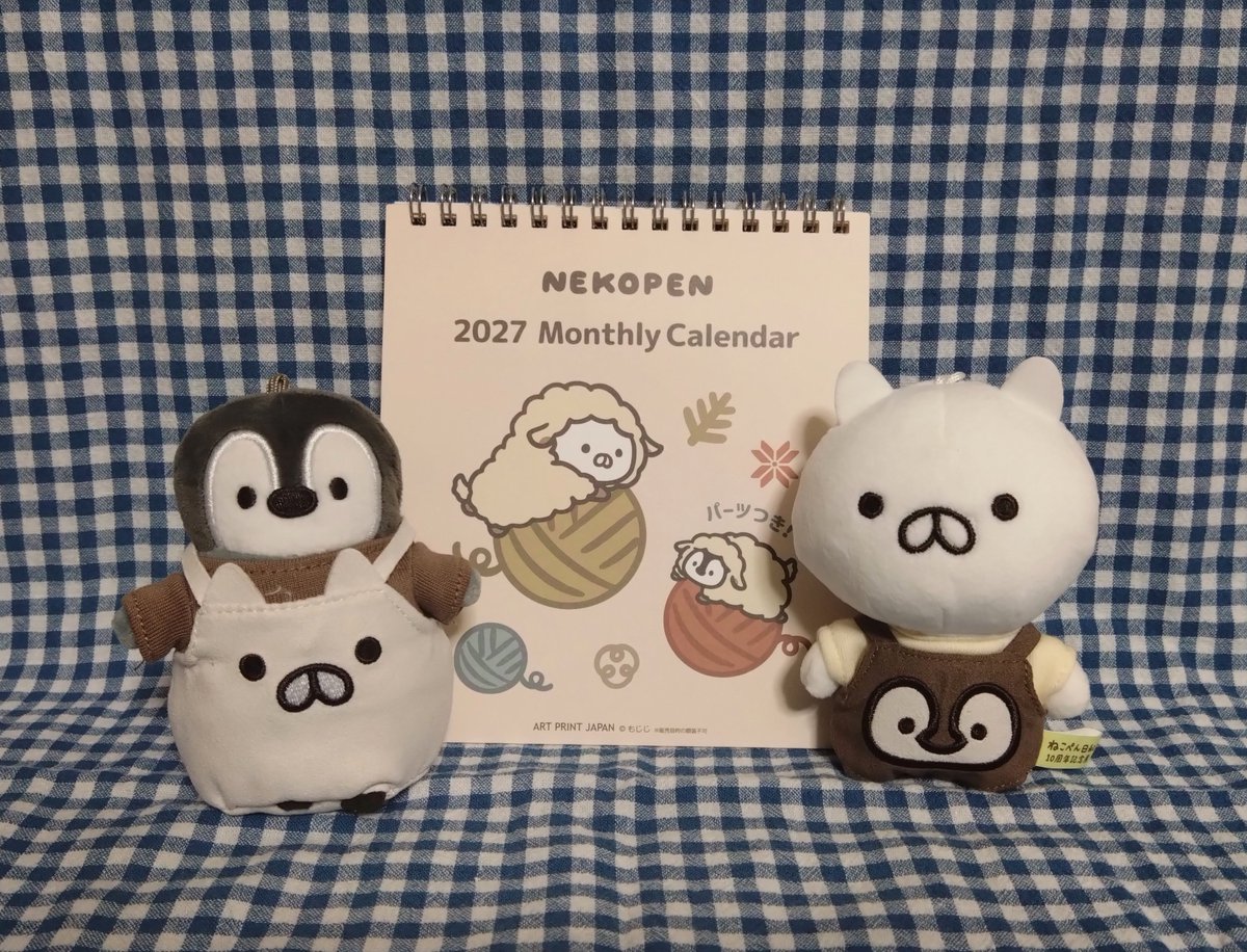 mpenguin10's tweet photo. 新三郷ロフトさんでカレンダーを購入しました🐧🐱🐧 https://t.co/MEhHylg9XH