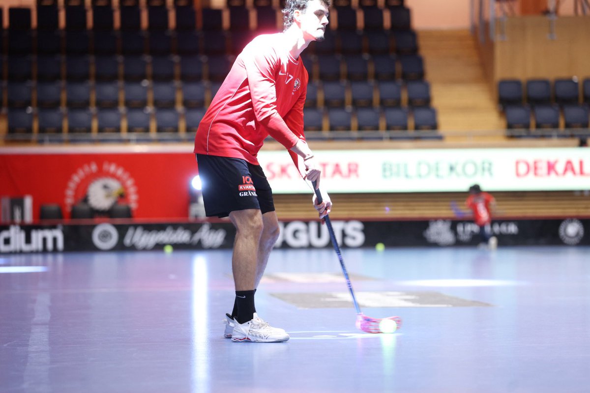 StorvretaIBK's tweet photo. Nu riggar vi om för nästa fight🦅🦊
Tekning mot Pixbo 17:30 i IFU Arena och på Innebandy Play - följ hela Storvreta IBK hela säsongen, missa inte erbjudandet du hittar via länken📺
#viärvreta #SSLse #innebandy #ViÄlskarInnebandy #floorball
https://t.co/XOFHd8e4UM https://t.co/5rgLHGl21D