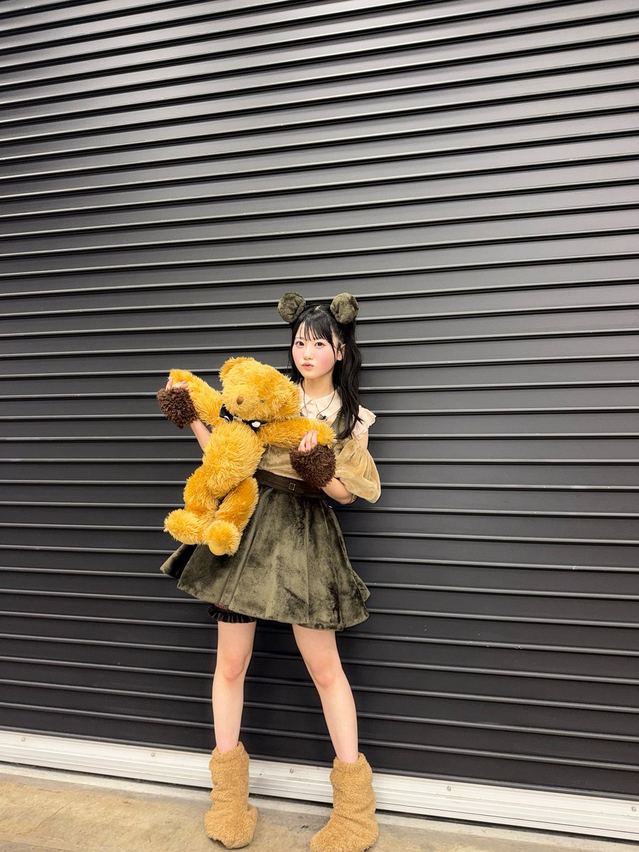 moka_hotei1201's tweet photo. #AKBサンコンコン 1人1曲センターは
｢クマのぬいぐるみ｣でした🧸♡

推しカメラなんですが機材トラブルで
映らなかったみたいです😭💦

ですが❣️これをきっかけに？
｢ほてちゃん｣のこと
覚えてくれたら嬉しいですʕ•ᴥ•ʔ https://t.co/MnloCHcPAw