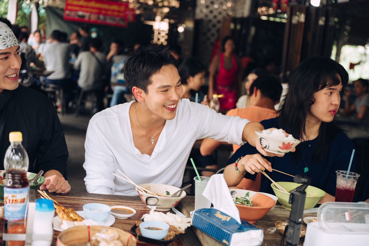 Oneconnection31's tweet photo. นี่มันก๋วยเตี๋ยวอะไรเนี้ยะ ทำไมกินแล้วมีความสุขขนาดนี้ 😌💖

ACTIVITRE EP.5 รับชมได้แล้วตอนนี้ 
🎬 : https://t.co/Bc8DOWnRil

#ACTIVITREep5
#ACTIVITRE 
#TrePorapat #ตรีภรภัทร #naphat_nine
#phingnicha #obeypun #puma_kk
#one31 https://t.co/pvEdjKVwCL