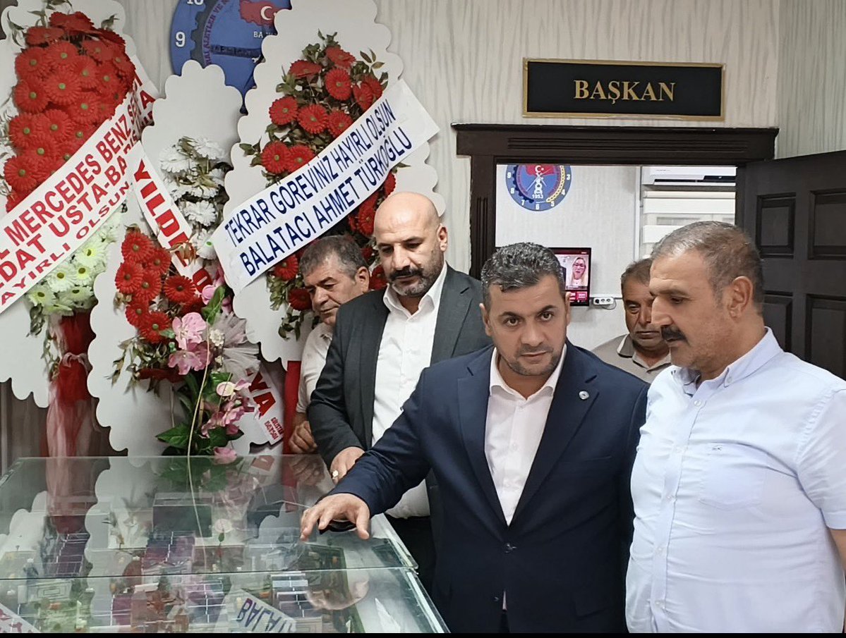 emin_yetim's tweet photo. Şanlıurfa Zirai Aletler ve Motorlu Vasıtalar Tamircileri Sanat Esnaf Odası Başkanı Sayın Halil Polat’ı ziyaret ettim. 

Şehrimizin esnaf ve sanatkârları ile sanayi sitelerimizin meseleleri üzerine verimli bir sohbet gerçekleştirdik. 

Nazik ev sahipliği için kendisine teşekkür ediyor, çalışmalarında başarılar diliyorum.

@HalilPolatBsk