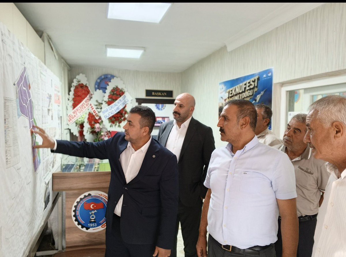 emin_yetim's tweet photo. Şanlıurfa Zirai Aletler ve Motorlu Vasıtalar Tamircileri Sanat Esnaf Odası Başkanı Sayın Halil Polat’ı ziyaret ettim. 

Şehrimizin esnaf ve sanatkârları ile sanayi sitelerimizin meseleleri üzerine verimli bir sohbet gerçekleştirdik. 

Nazik ev sahipliği için kendisine teşekkür ediyor, çalışmalarında başarılar diliyorum.

@HalilPolatBsk