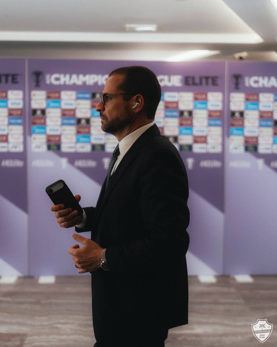 AFCStudio1's tweet photo. 🗣️ ماجد الفهمي في تصريح سابق :

خروج رياض محرز و فرانك كيسيه بطلب من ماتياس يايسله.

🗣️ روي بيدرو ( المدير الرياضي السابق للاهلي ) :

خروج رياض محرز و فرانك كيسيه كان قرار من النادي.

- تناقضات كبيره نشهدها في الاهلي. https://t.co/IJAxgU7ea2