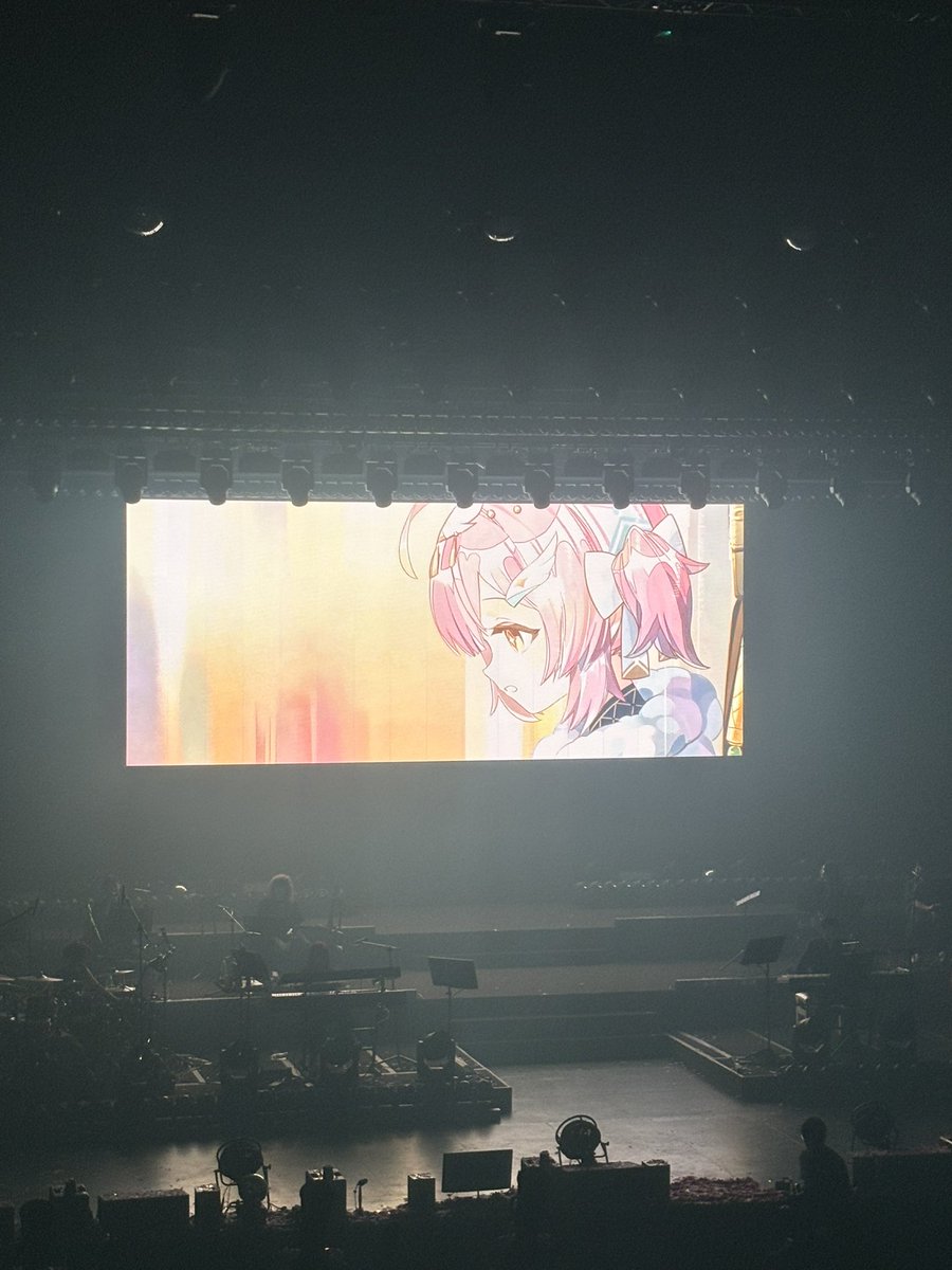 labangely's tweet photo. wuwa concert was a 9/10 experience would do again 🥺 singer and dancers and musicians and cleanup crew were so amazing! cried when aemeath came in, screamed whenever i saw zani &amp; phoebe onscreen like a madwoman. -1 only because no daisy crown hmph. https://t.co/qva5OlExFE