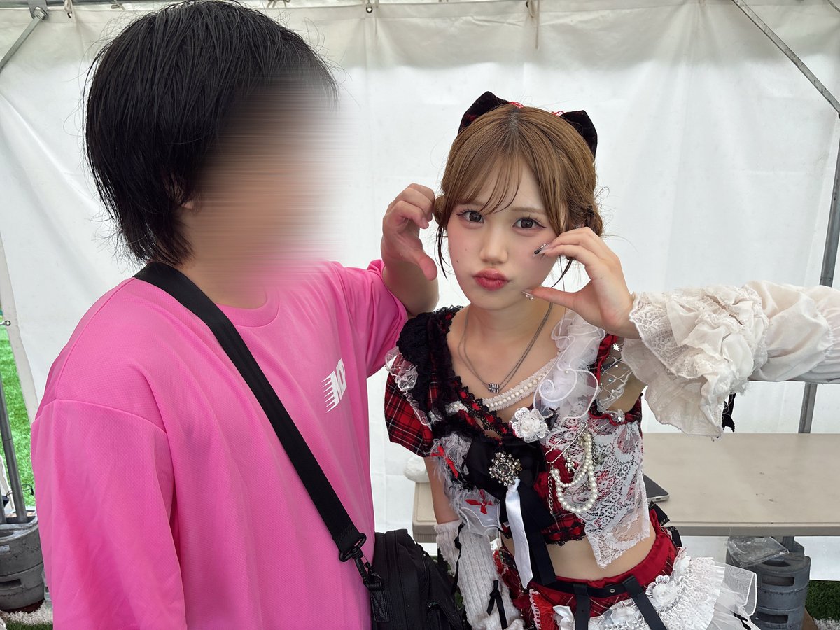kkk26y's tweet photo. 雨土砂降りで寒かったけどライブは激アツで
この日楽しかった！を共有できていい日になった^ https://t.co/60sfgjJu1E