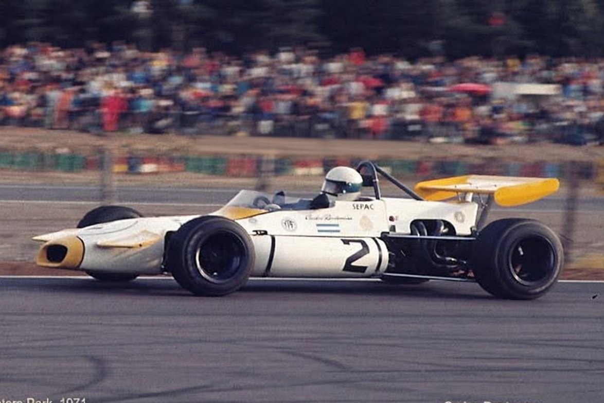 Pasiontuerca's tweet photo. Carlos A. Reutemann con el Brabham BT36 del ACA en F2 Mantorp Park 1971 https://t.co/L8fu9THWHn