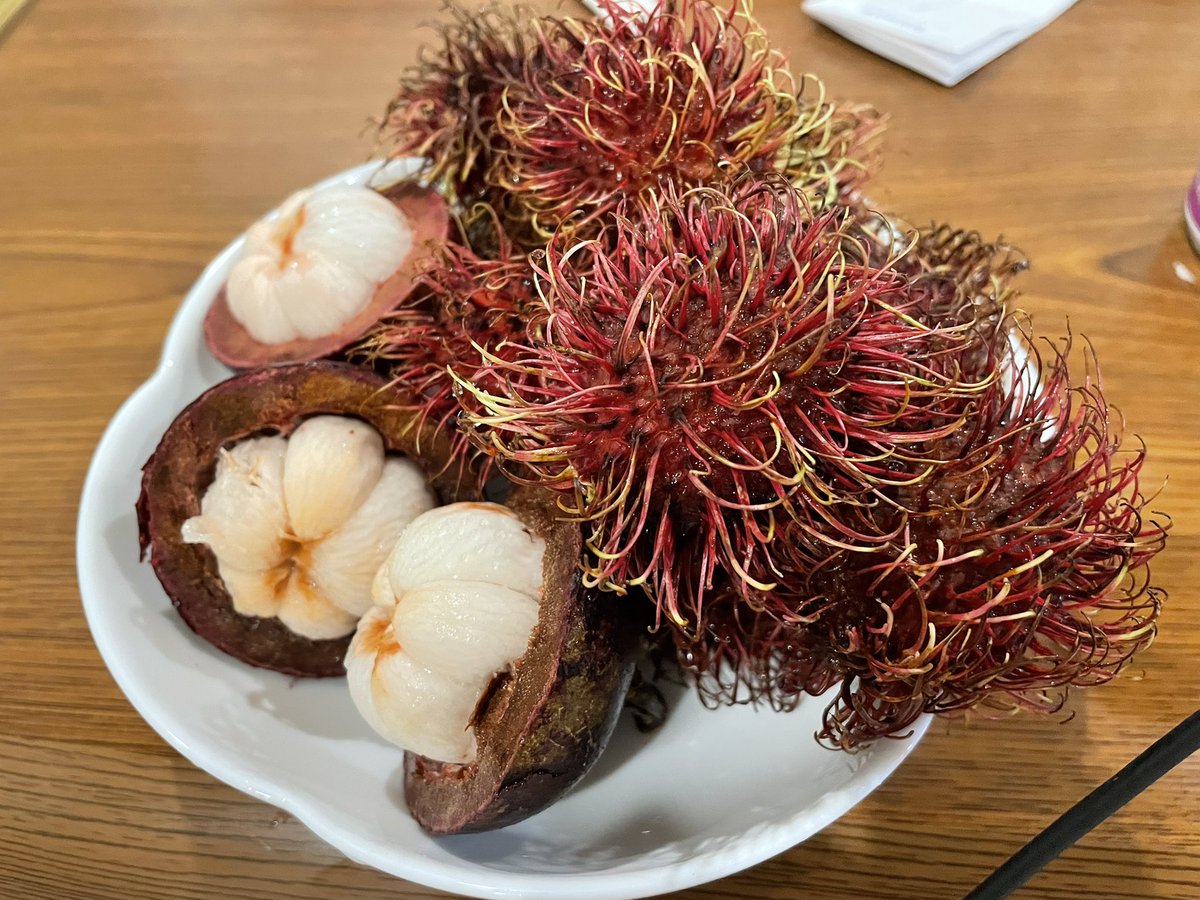 DBD0024's tweet photo. コストコの珍しい果物セットw

このモジャモジャは初めて買いました🤣 https://t.co/V644soub6F