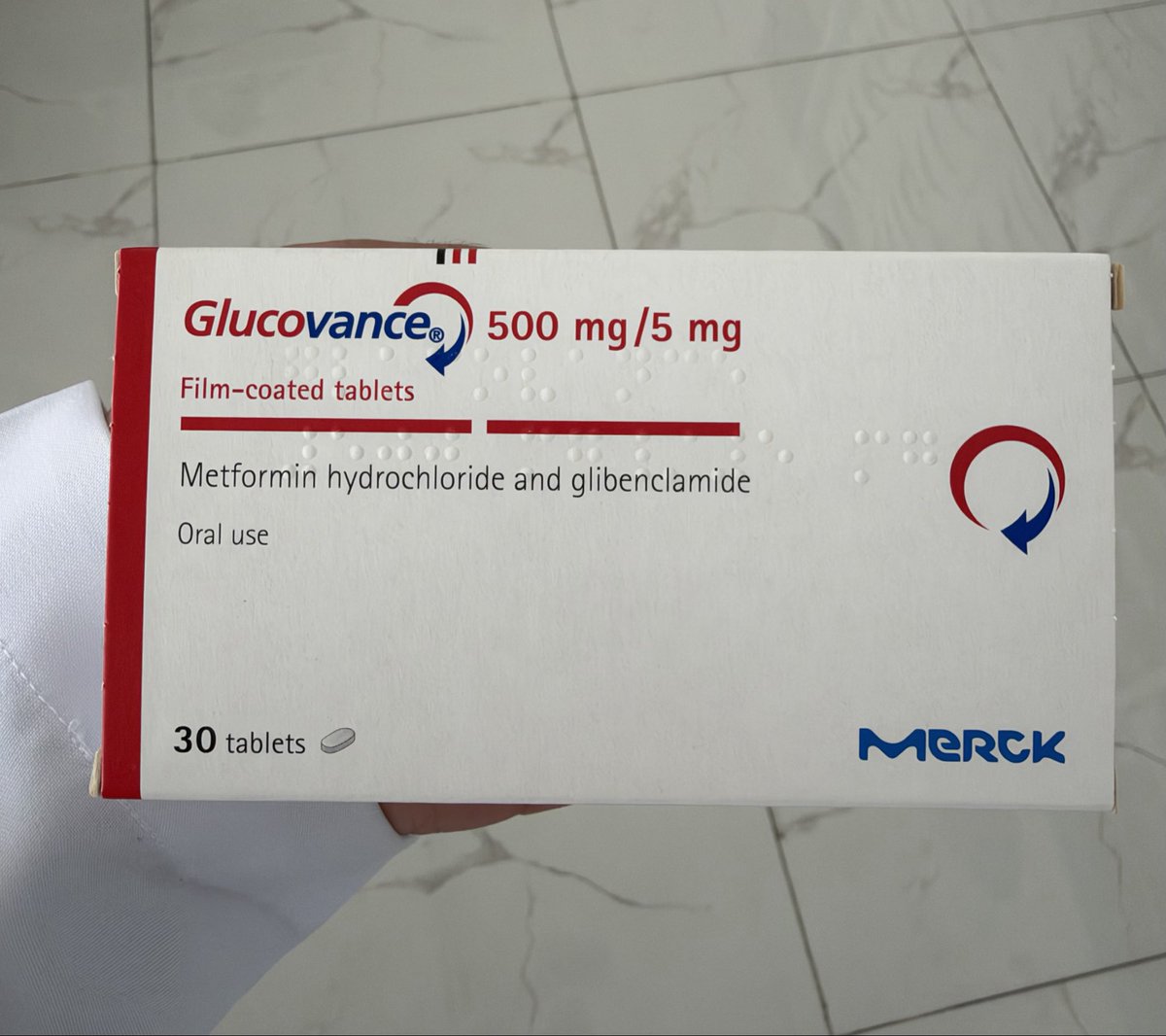 ph_M104's tweet photo. مو مجرد نقاط على علبة الدواء! 👀💊

إذا دققتوا على بعض عبوات الأدوية، بتلاحظون نقاط بارزة مكتوبة بطريقة برايل، وهي نظام للقراءة عن طريق اللمس، يساعد المكفوفين وضعاف البصر على التعرّف على أدويتهم بشكل أسهل وأوضح.

أحيانًا تفاصيل بسيطة جدًا… يكون لها أثر كبير جدًا على المريض🤍. https://t.co/u9gjnbbl4k