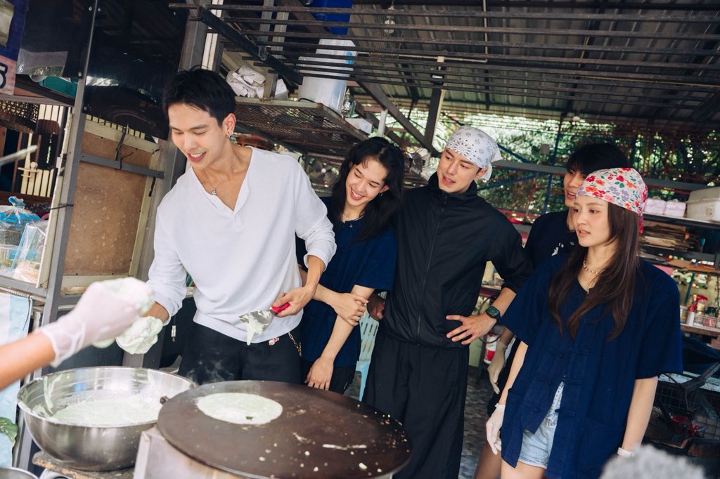 Oneconnection31's tweet photo. ใครรับโรตีอ้วมบ้างน้าา เจ้านี้อร่อยที่สุดในโลก 

ACTIVITRE EP.5 รับชมได้แล้วตอนนี้ 
🎬 : https://t.co/Bc8DOWnRil

#ACTIVITREep5
#ACTIVITRE 
#TrePorapat #ตรีภรภัทร #naphat_nine
#phingnicha #obeypun #puma_kk
#one31 https://t.co/3QupBwSHZa
