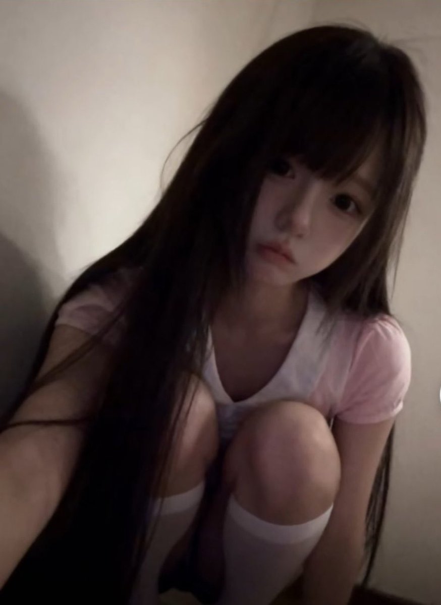 veronica04fo2's tweet photo. 我靠我被我前任逼迫了～无奈

有人要锐评我的福吗

1：看福    2：看🐻

Luo照  实况！！不要🚪看了别说黑就行！！ https://t.co/KZ2B9NM9Xt