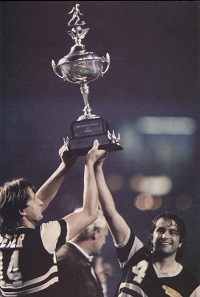 Steve1T's tweet photo. #OnThisDay in 1981 – 1st #NASL #SoccerBowl determined via shootout (SO) as #ChicagoSting defeated @NYCosmos, 2:1, after a scoreless final, before a crowd of 36,971 at Toronto’s Exhibition Stadium. Rudy Glenn scored the winning tally in the SO for Chicago’s 1st championship. https://t.co/r4vYinIAKa