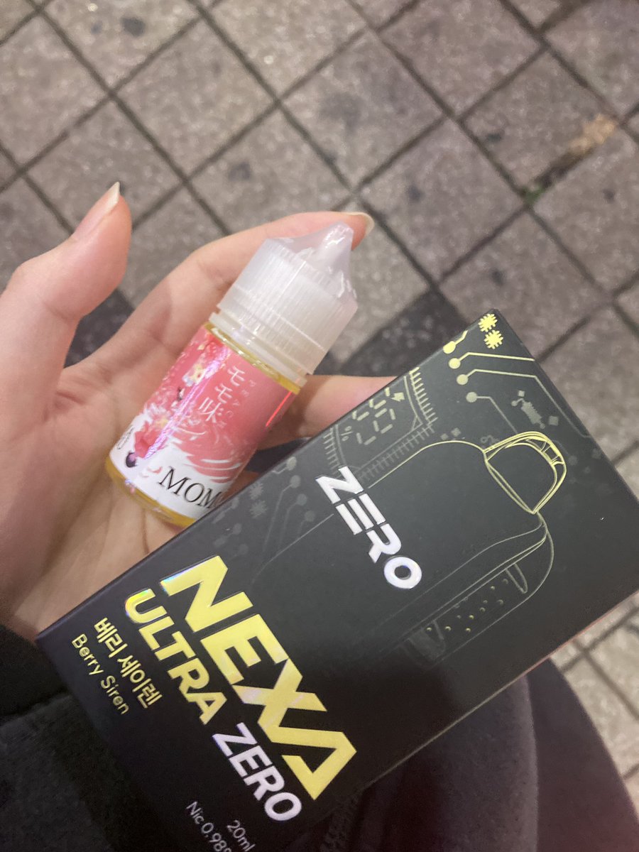 qqsauus's tweet photo. 폐호흡 액상사러 갔는데 뭐가 폐호흡인지 안써있어서 걍 암거나 사옴
그리거 일회용 nexa저거 개별로임 https://t.co/wzNBQoZgm7