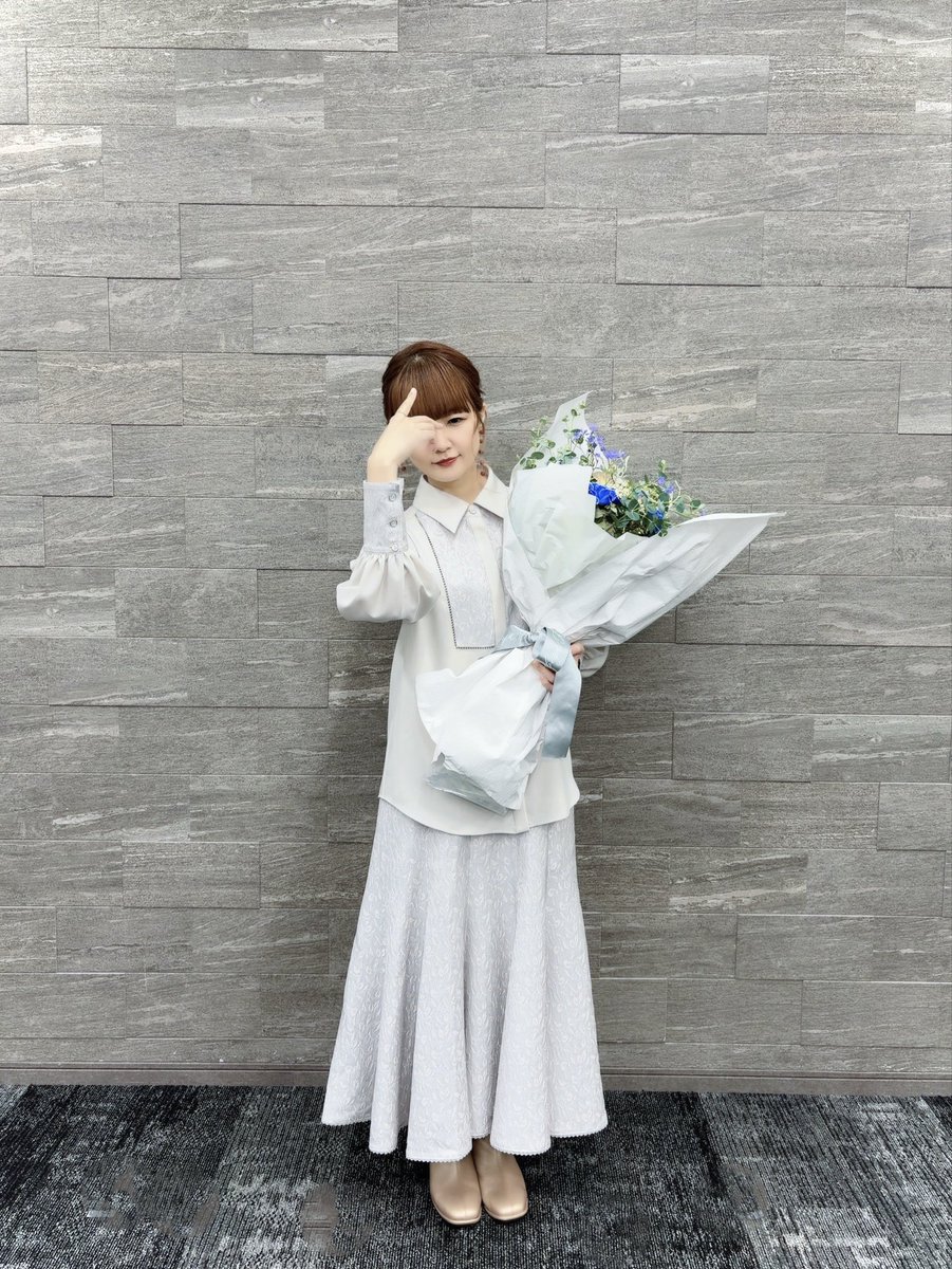 tanezakiatsumi's tweet photo. 誕生日のお祝いも…！
本当にありがとうございました！
あんなにもたくさんの方に祝っていただけるだなんて…びっくりしすぎて戸惑いの時間長くて失礼しました…！
作品のお話をする時間を頂戴してしまい恐縮です…！本当に本当に嬉しかったです！
ディ…ディガドナハトー！(ありがとー！)
#フリーレン https://t.co/QhXbTj6m0Z