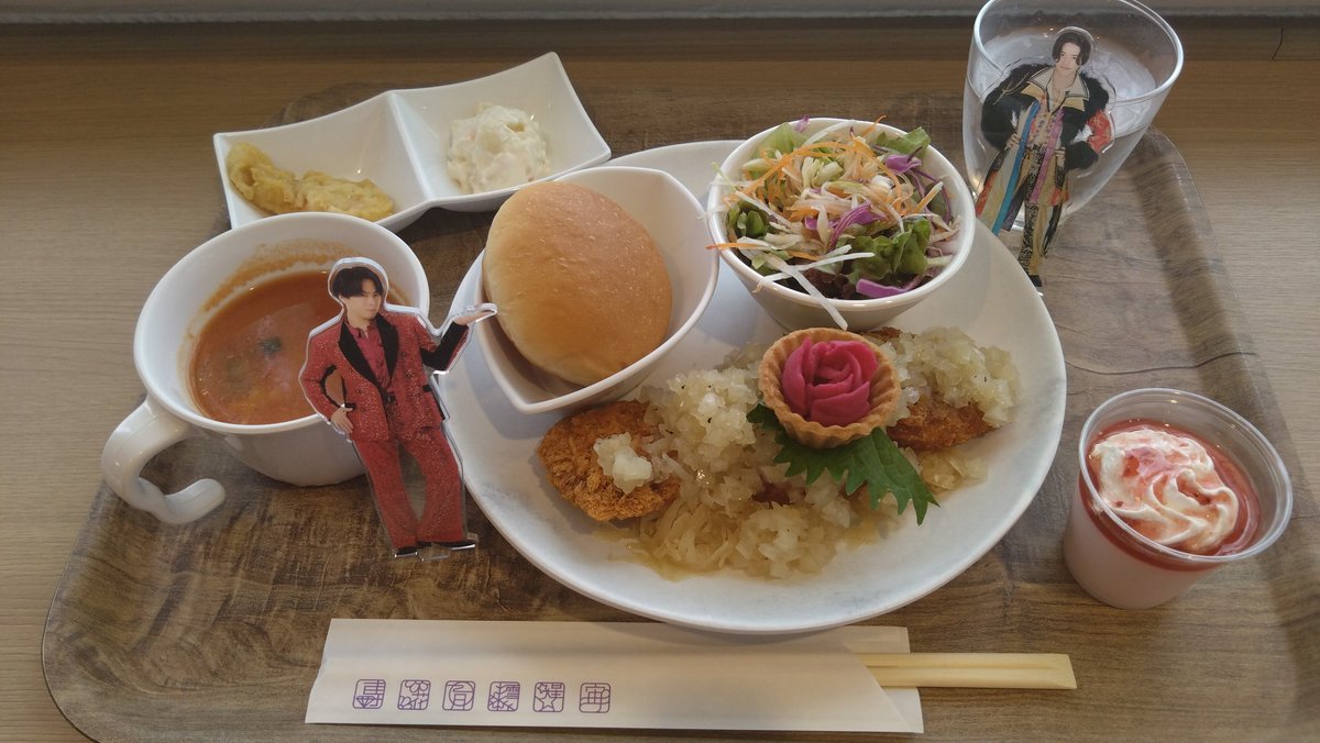 k1ta2aika's tweet photo. 友達にお誘いいただけて2回見ることができた🌹
あらすじや相関図を読んでストーリーの理解が難しい部分もあったが、観劇したことで理解できた👌
トップお披露目公演に相応しいステージで、ジェンヌ皆様の演技や歌唱が気合い入っててすごかった💖
#宝塚歌劇団
#宝塚大劇場
#雪組
#ポーの一族 https://t.co/Z19hDhMpOA