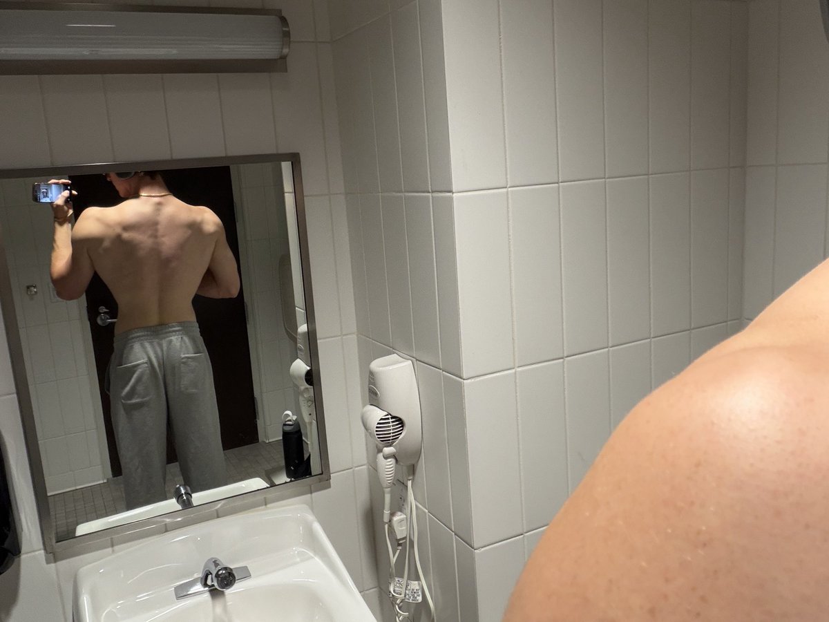 longjohn28167's tweet photo. Back day
#gym https://t.co/P70FgrLwsv