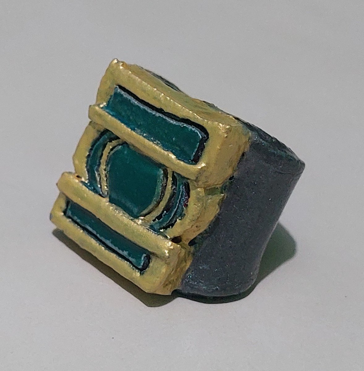 CyanT_2187's tweet photo. Finished the ring and wore a 2006 Hal Jordan look to my local comic book store during Batman Day with friends https://t.co/Z6vp7lQ3ce