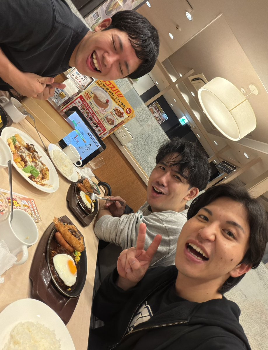 coach__kochi's tweet photo. 目玉展12ありがとうございました！
大暴れでめちゃくちゃ楽しかったです🐲
新ネタ3本かました
来月もあります明日告知します🌕
八億さんとガストで祭り！ご馳走！！ https://t.co/UMaLmYQYNz
