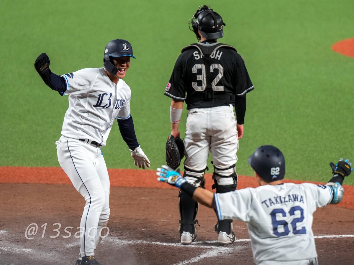 13saco's tweet photo. おかわりさんサヨナラタイムリーでホームイン
夏央と抱き合う石井一成くん
#石井一成
#滝澤夏央
2026.9.26
#seibulions https://t.co/lvV13K5mwB