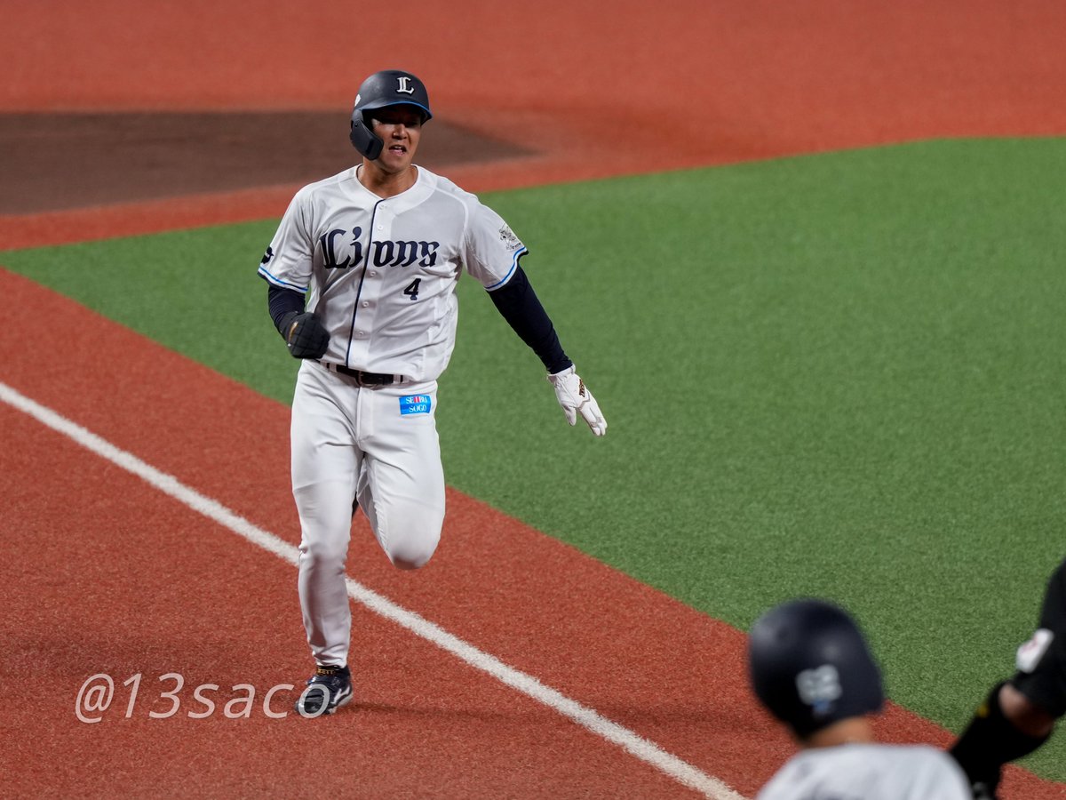 13saco's tweet photo. おかわりさんサヨナラタイムリーでホームイン
夏央と抱き合う石井一成くん
#石井一成
#滝澤夏央
2026.9.26
#seibulions https://t.co/lvV13K5mwB