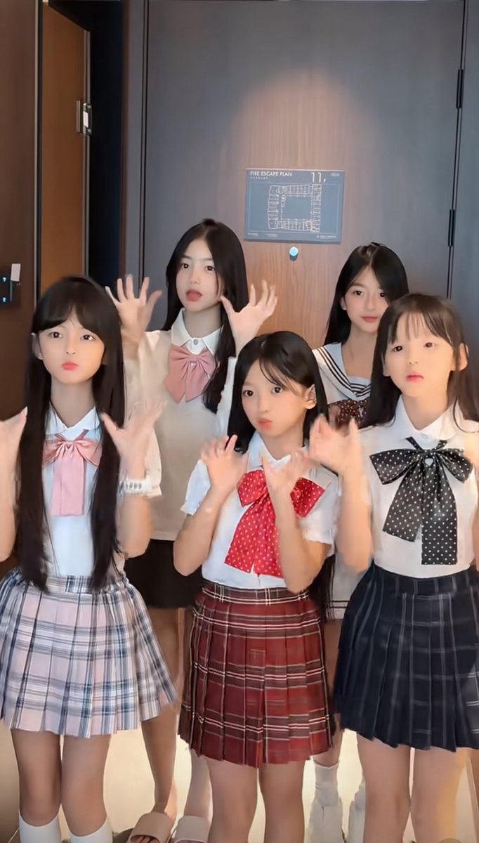 amanda06ym3's tweet photo. 赏完月再赏福？？

有谁想锐评一下五福临门吗？不要🚪

赶紧看，看完我就要删了… https://t.co/tRaP9eyEu9
