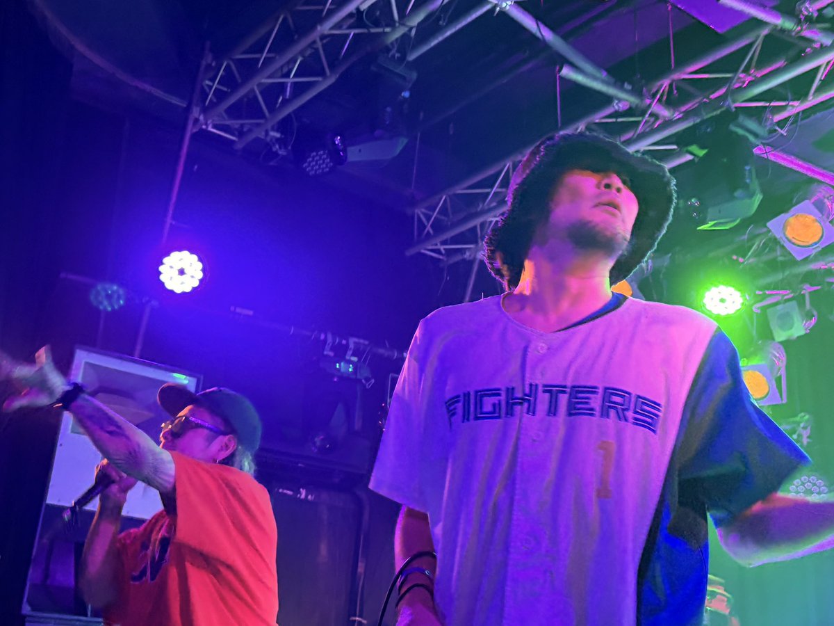 m_sasabe0122's tweet photo. 初めてのTOKYO CALLING、めちゃめちゃ楽しかったー！
TMN羊はジブさんの低音バキバキのベースもかっこよかった！

ロマバカや銀ちゃんも見たかったけど時間の都合で離脱💦

お疲れ様でしたー！

#TOKYOCALLING
#TMN羊 https://t.co/NtigRSbJqm