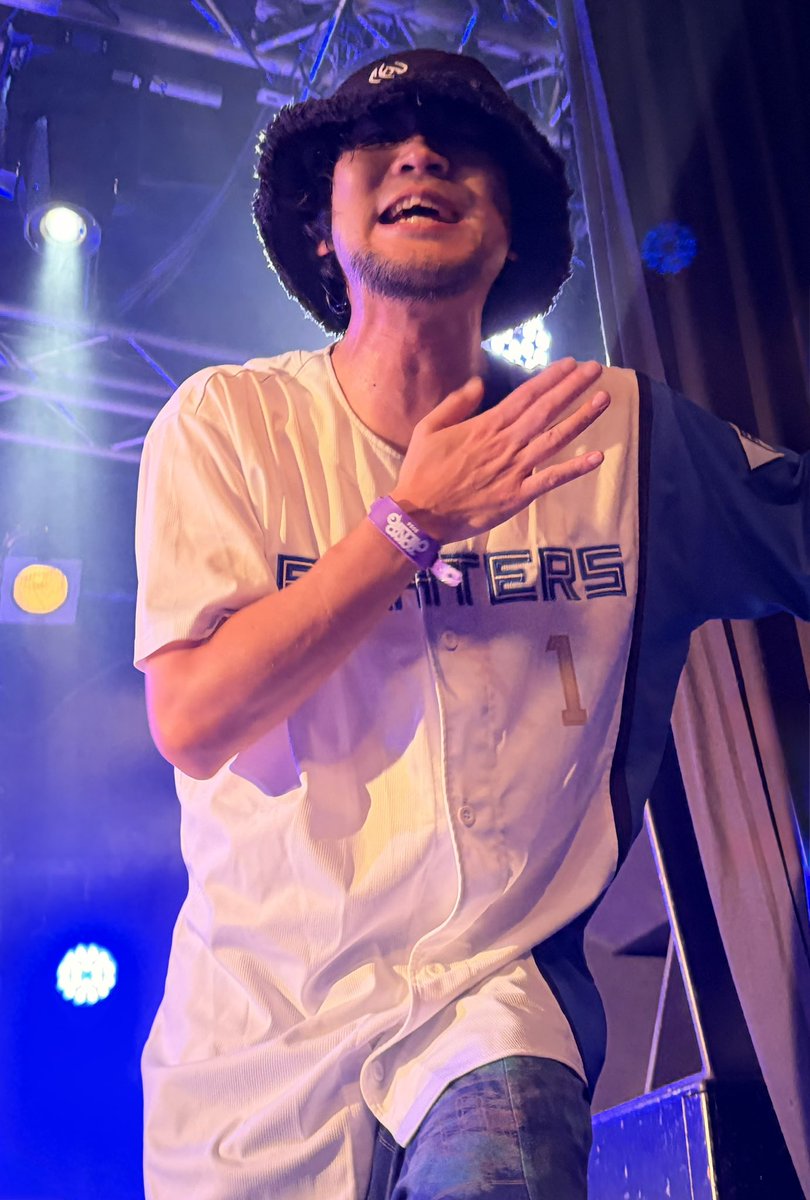 m_sasabe0122's tweet photo. 初めてのTOKYO CALLING、めちゃめちゃ楽しかったー！
TMN羊はジブさんの低音バキバキのベースもかっこよかった！

ロマバカや銀ちゃんも見たかったけど時間の都合で離脱💦

お疲れ様でしたー！

#TOKYOCALLING
#TMN羊 https://t.co/NtigRSbJqm