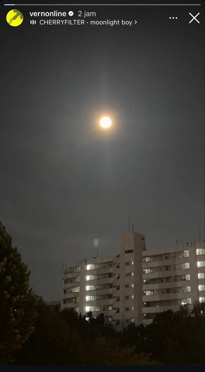 jeongh4nss's tweet photo. He found the moon🌕

From this                                                  To this https://t.co/TD7GtL4DcP