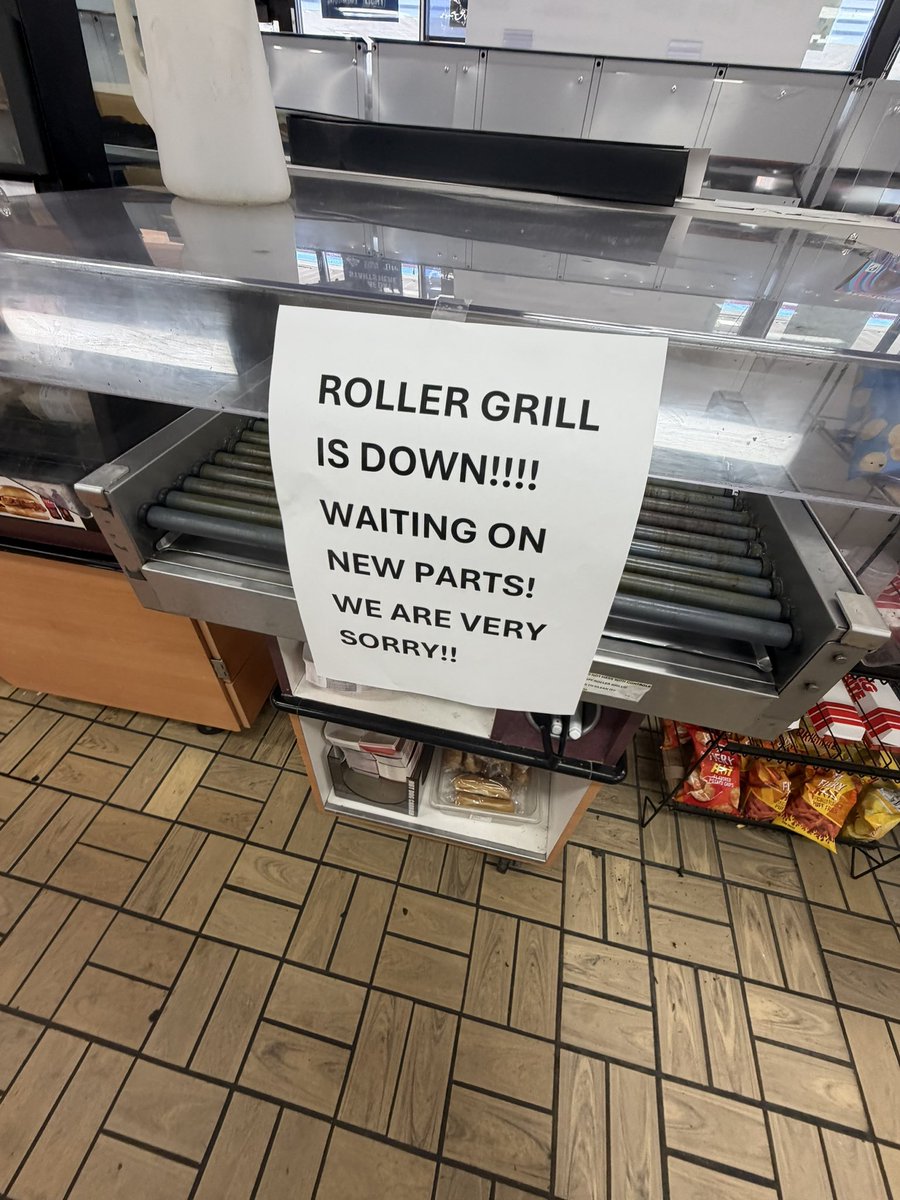 ilovewsp18's tweet photo. ROLLER GRILL IS DOWN!!!! https://t.co/bHlF5Vr6T8