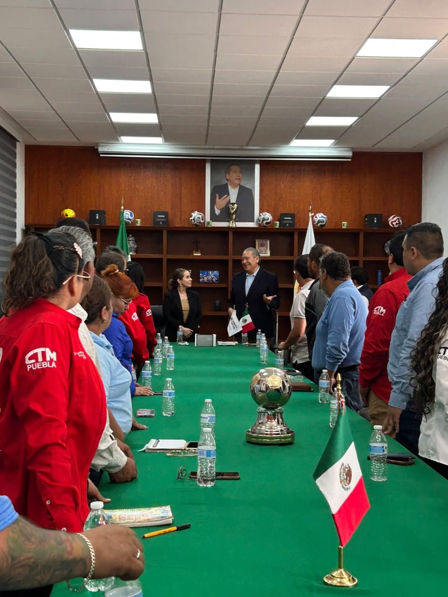 vmpuebla's tweet photo. Trabajo| #CoparmexPuebla y #CTM impulsarán agenda conjunta para fortalecer la #productividad y el #empleo 

@CoparmexPuebla
@BetyCamachoRuiz 
@CTMPuebla
@leobardosoto

#VisiónMetrópoli

Visítanos 
https://t.co/9JQHsAmF4B

https://t.co/8kvBapFA3c https://t.co/WrxdGq4FnN